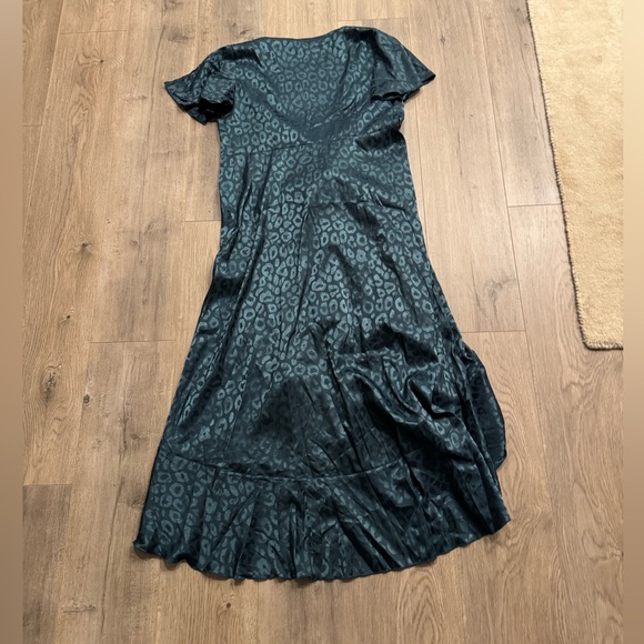 Simplee Leopard Wrap Dress - Picture 2 of 3